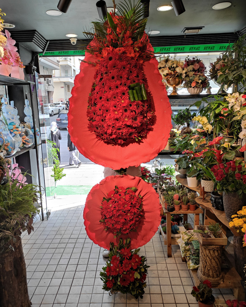 3 Katlı Kırmızı Gerbera Çelengi