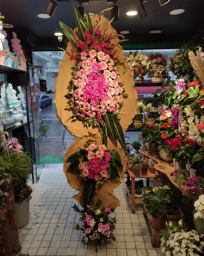 3 Katlı Pembe Gerbera Çelenk