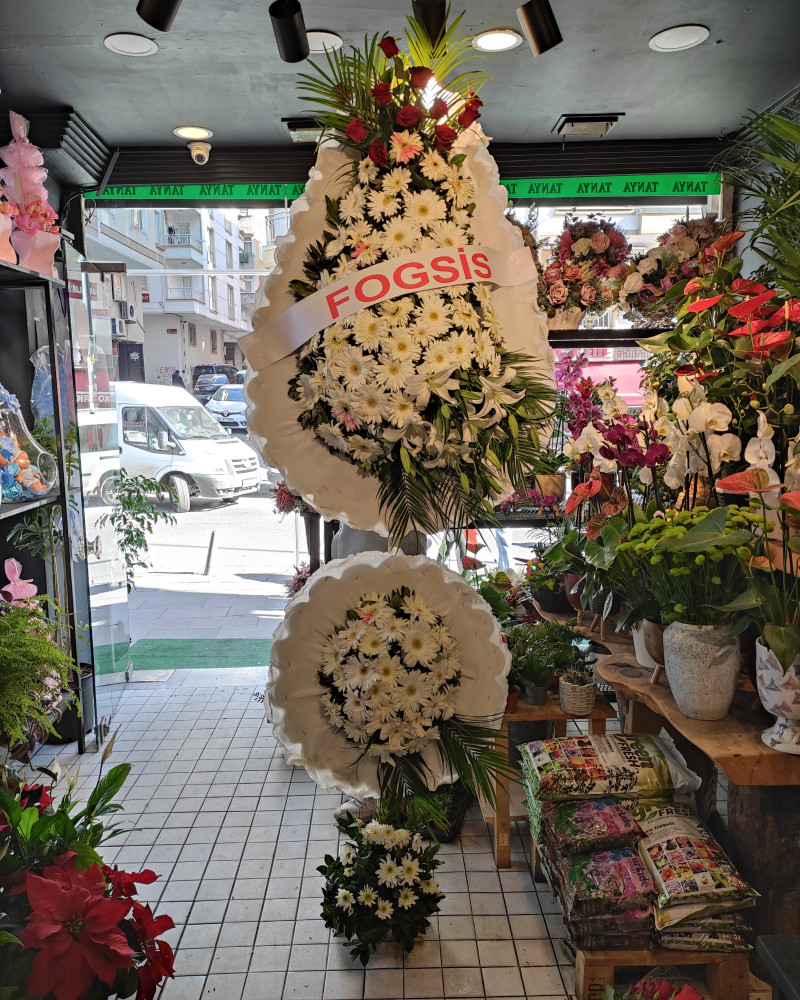 Çift Katlı Beyaz Gerbera Çelenk
